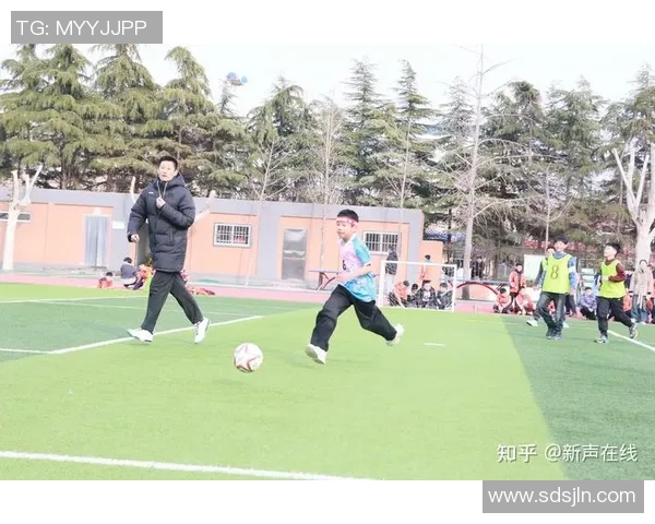 小学生踢足球的乐趣与成长探索如何在球场上收获友谊与团队精神